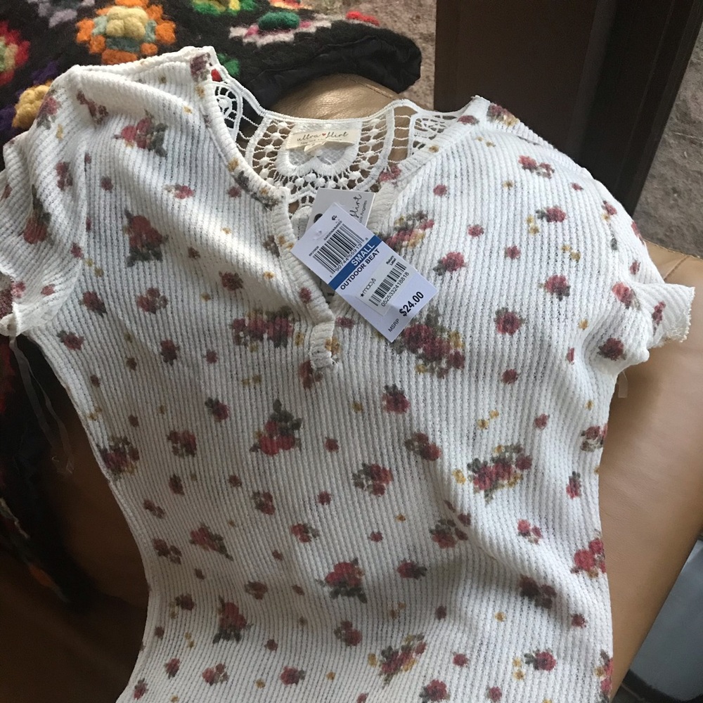 Blouse with lace backing